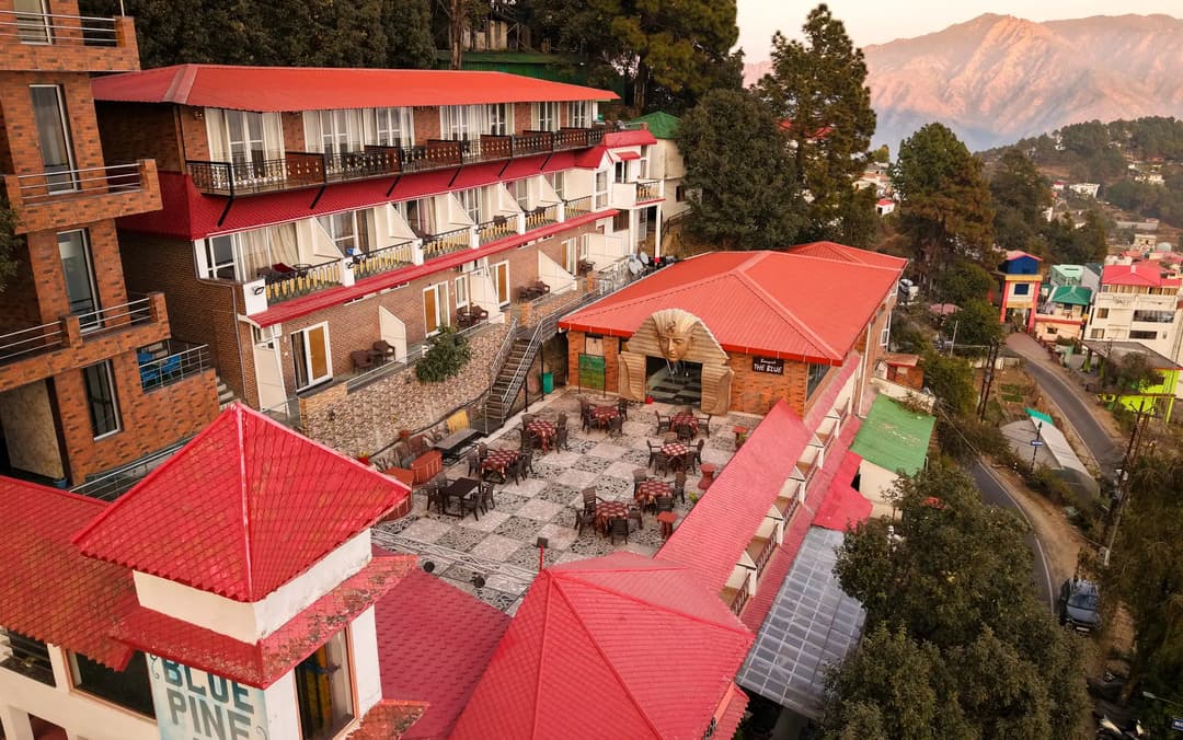 Hotel Rooms in Lansdowne: What to Expect Before You Book