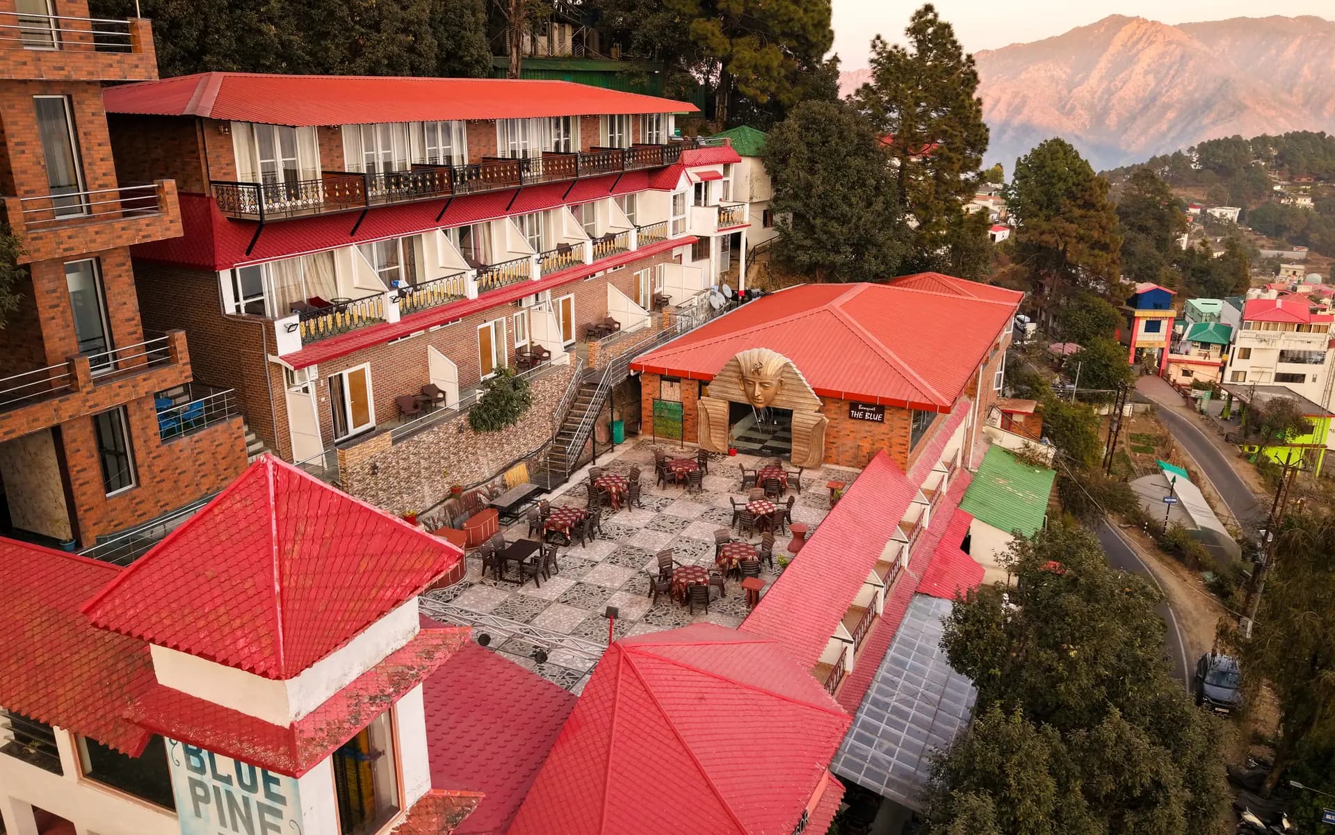 Hotel Rooms in Lansdowne: What to Expect Before You Book